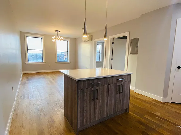 84 Romaine Ave #10 — Photo 2