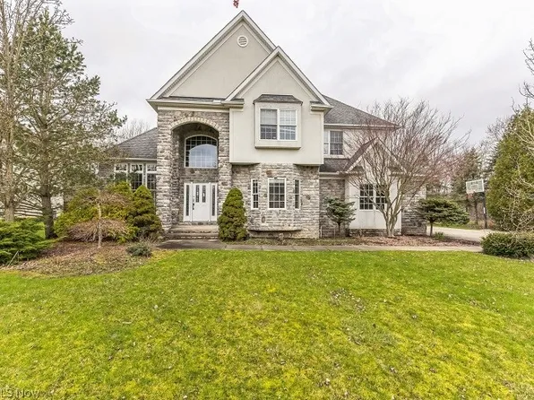 6712 Winston Ln, Solon, OH 44139