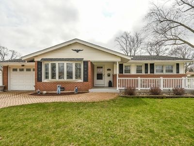 501 Pinewood Dr, Elk Grove Village, IL, 60007