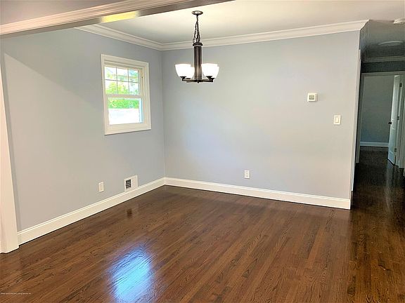 4th image of 1 Curtis Ct