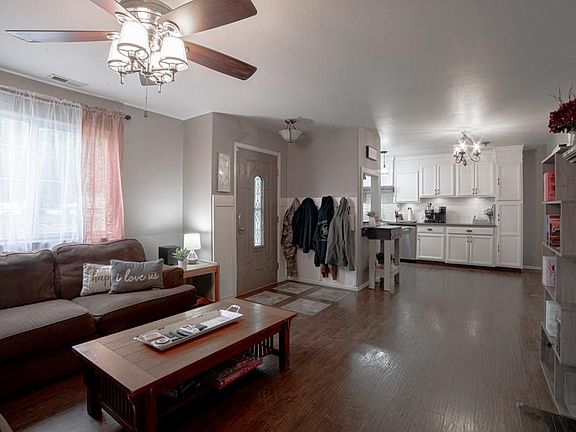 4th image of 2920 Toronto Pl