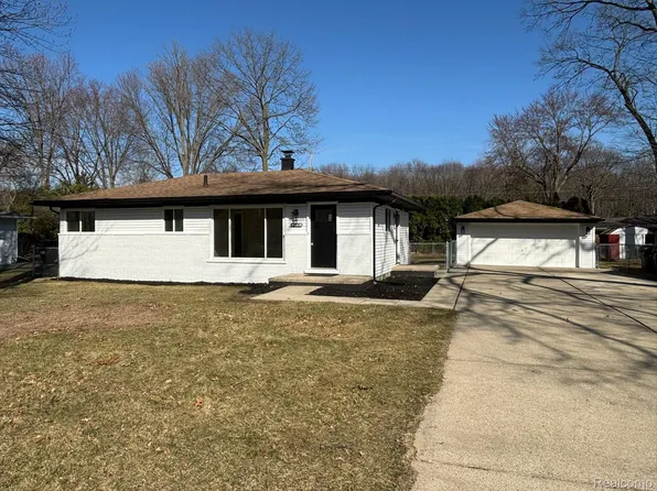 53230 Luann Dr, Shelby Township, MI 48316