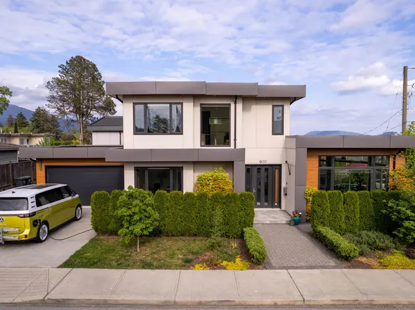 900 Hendry Ave, North Vancouver, BC V7L 4E2