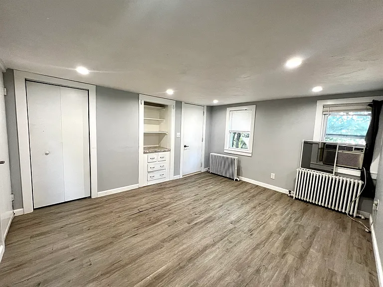 572 Main St #B — Photo 6