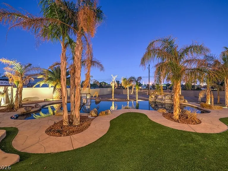 2780 El Camino Rd — Photo 13