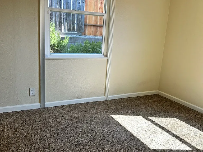2230 Redwood St — Photo 6
