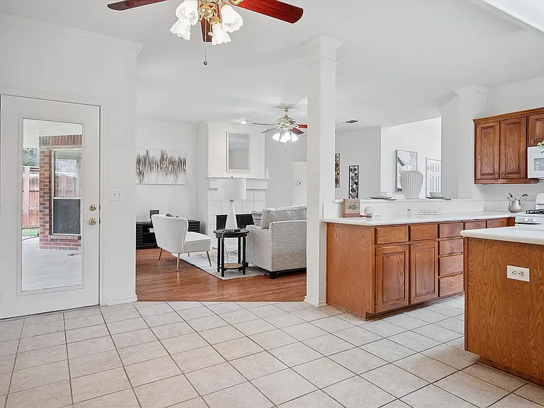 6629 Wickliff Trl — Photo 9