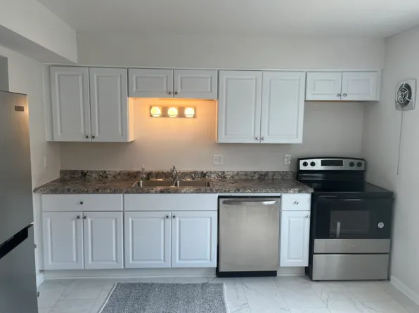 N84W15428 Menomonee Ave APT 1, Menomonee Falls, WI 53051