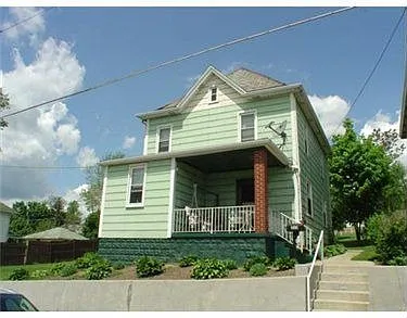 213 Evans St photo 1