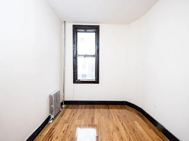 88 Starr St #2R — Photo 10