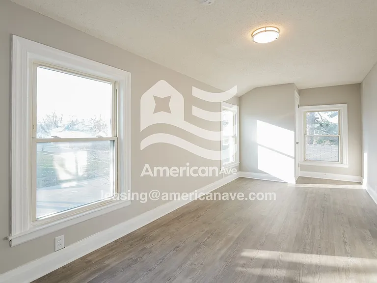 1632631_004_wm_-_living_room_13611058.jpg
