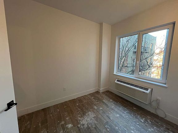 3rd image of 1804 Weeks Ave #5A