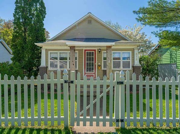 818 N Logan St, Lincoln, IL 62656