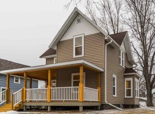 541 1st St, Baraboo, WI 53913