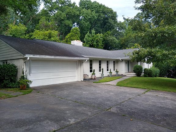 2nd image of 1696 Nottingham Way NE