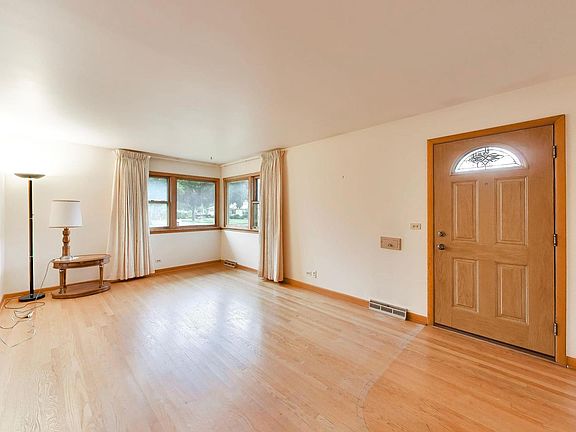 4th image of 200 N Maple St