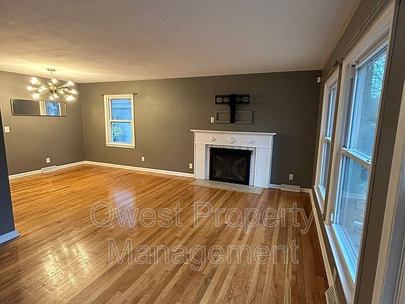 2nd image of 1532 Sylvan Ave SE