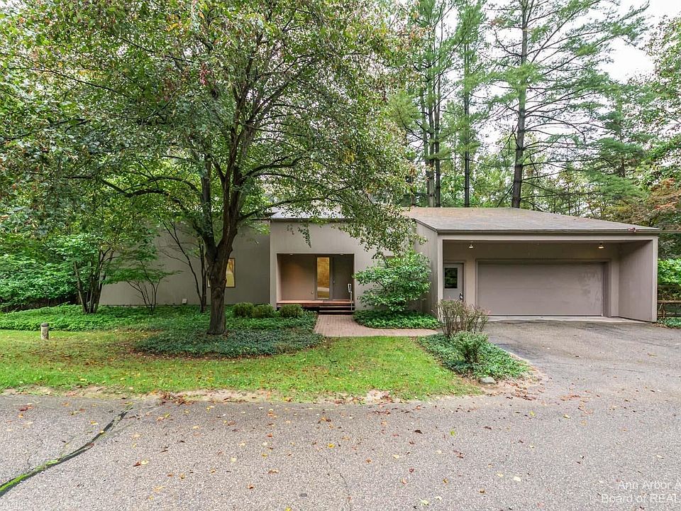 1st image of 3347 Riverbend Dr