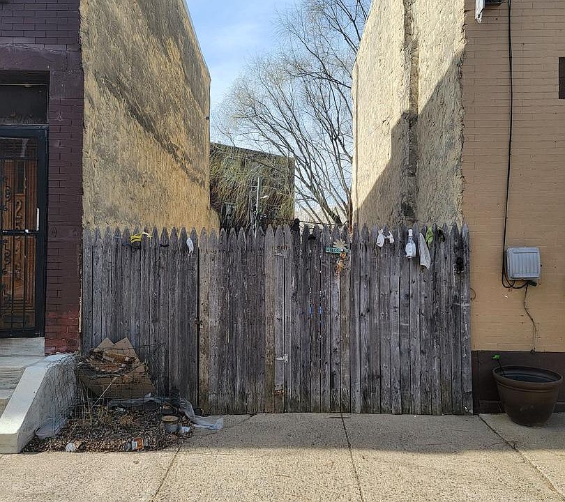 1st image of 2550 N Hutchinson St