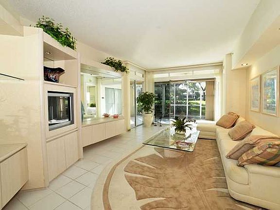 Home For Sale In Broken Sound