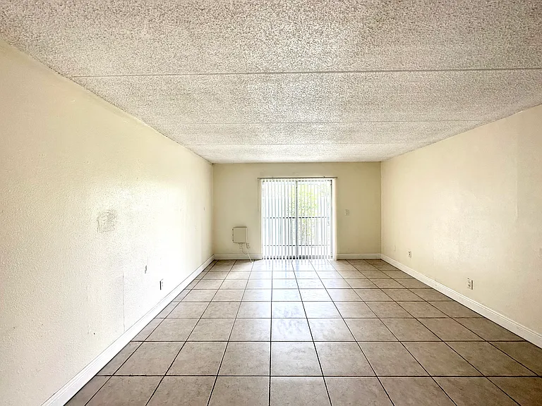2830 Somerset Park Dr #B — Photo 7