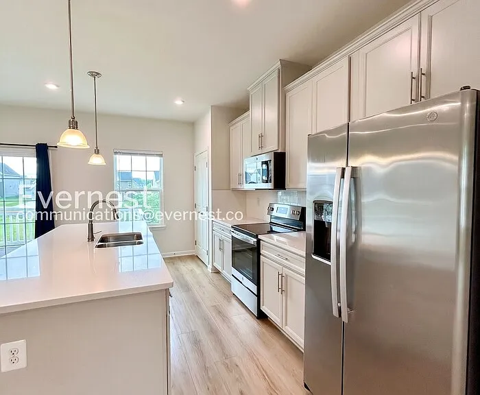 8808 Stevenson Ln — Photo 5