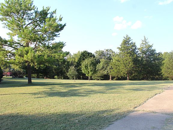 5th image of 627 Fern Dr