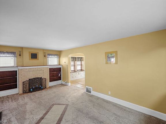 2nd image of 1597 Glenmount Ave