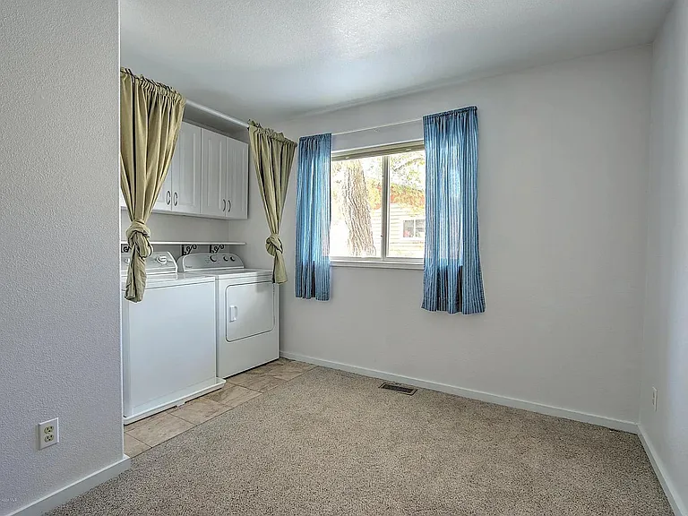 646 Main St — Photo 24