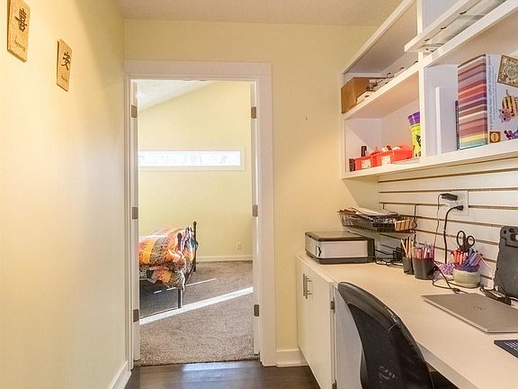 4th image of 2040 Stockwell St