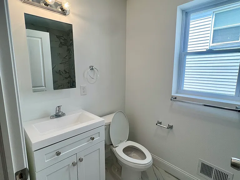 879 S 18th St #1 — Photo 9