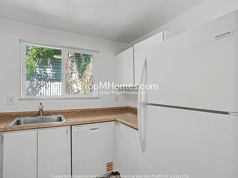 2218 SE Tacoma St — Photo 7