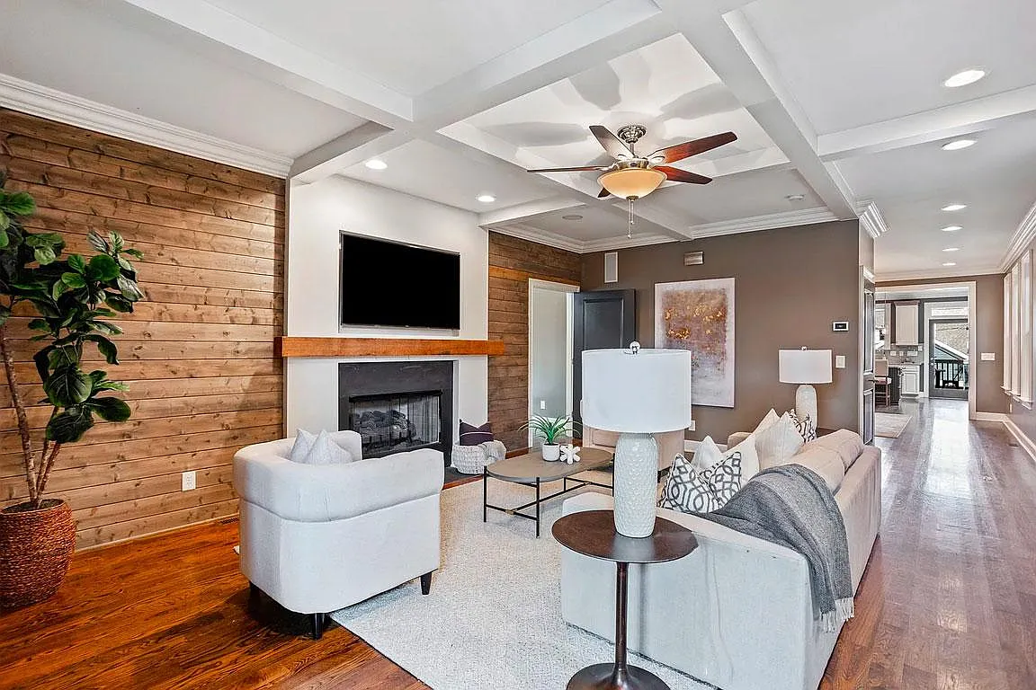 3 bed, 2240 sqft, $5,500 — Photo 3