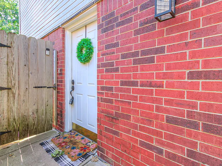 323 Potomac Dr — Photo 6