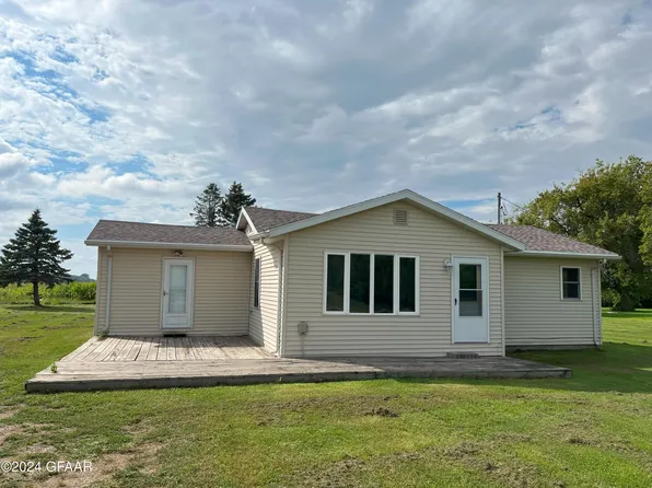 203 Auburn Dr, Grafton, ND 58237