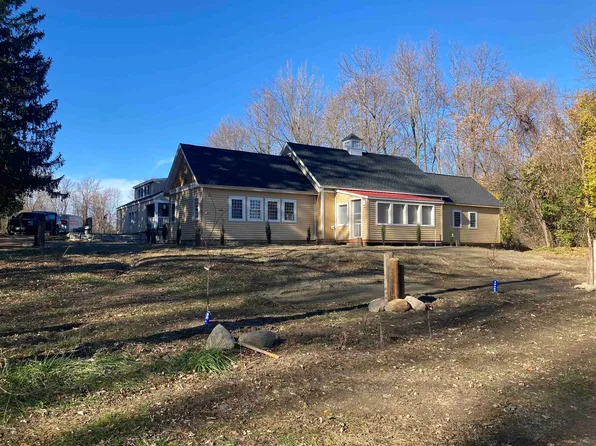 62 Hathaway Inn Drive, St. Albans Town, VT 05481