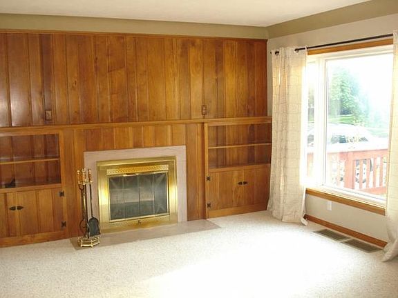 Living Room W/FP
