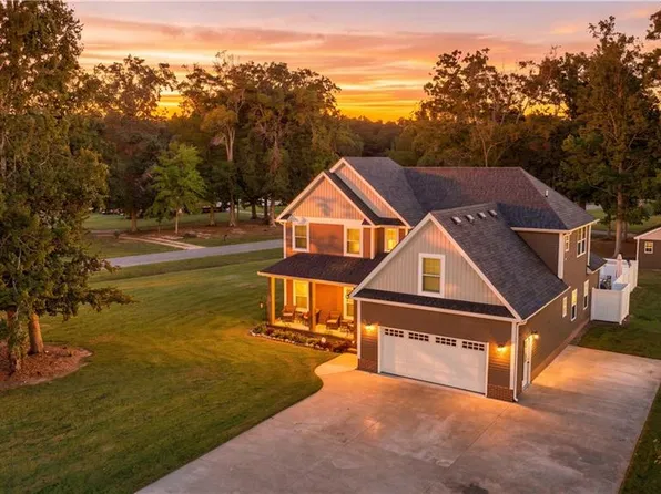 101 E Robin Ct, South Mills, NC 27976