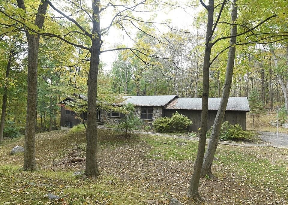1st image of 49 Maple Wood Dr