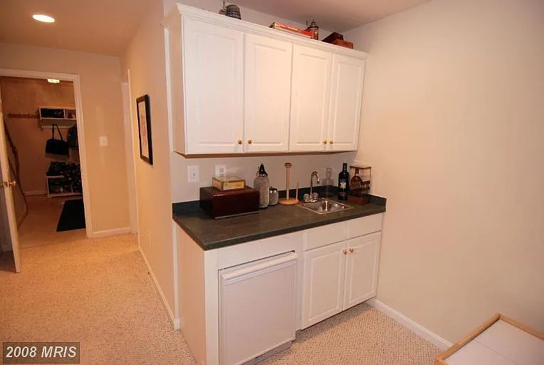 Basement wetbar