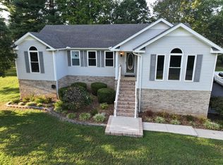 836 Navajo Trl, McMinnville, TN 37110
