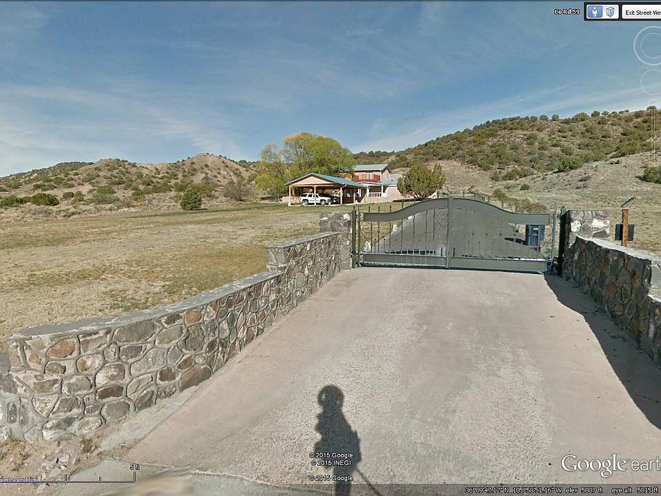 Entrance driveway.