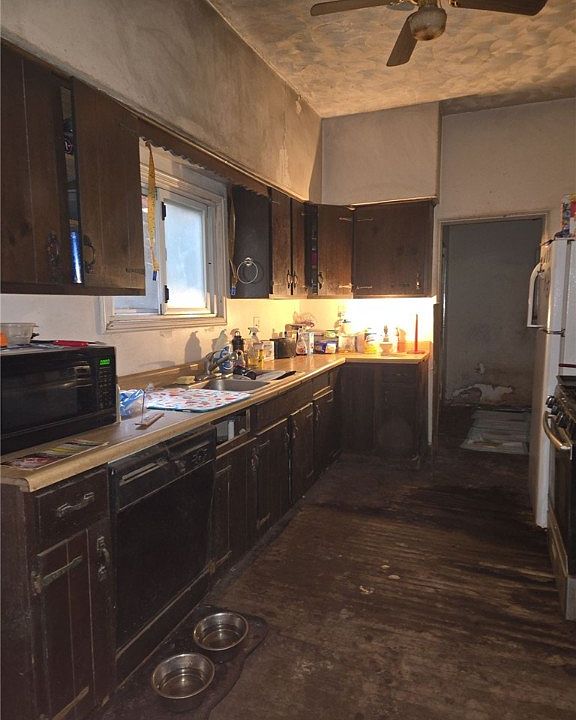 2nd image of 3067 Zephyr Ave