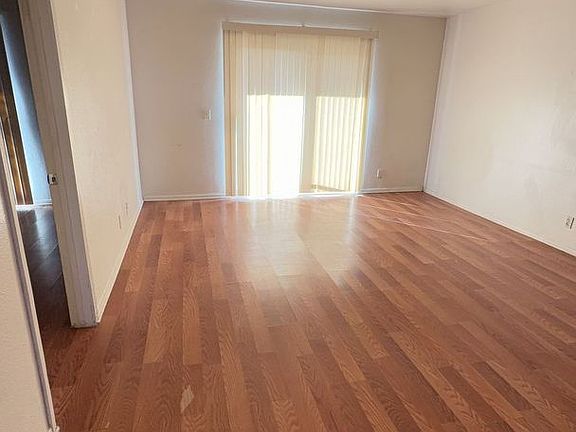 4th image of 11927 1st Ave #2