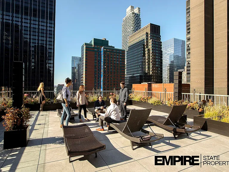 150 W 51st St #2102 — Photo 30