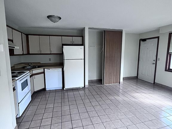 3rd image of 1053 Cromwell Ave APT 302