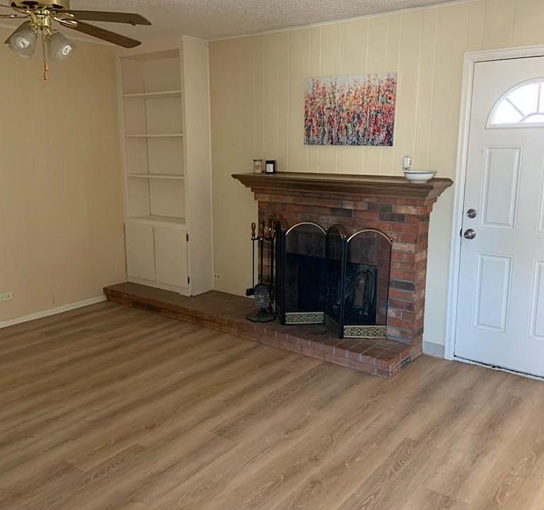 Den, Study, or dining room area