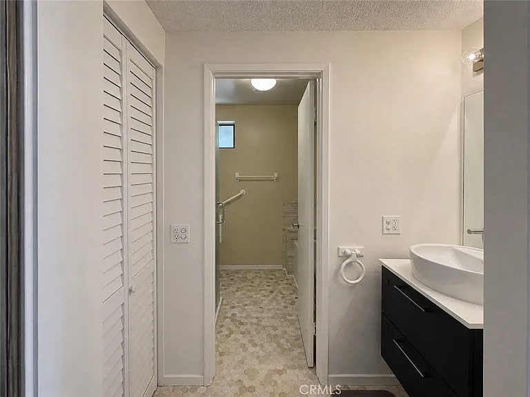 17914 Magnolia Blvd #128 — Photo 13