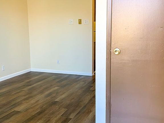 5th image of 509 Girard Blvd SE APT F