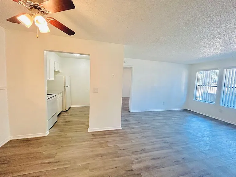 Almonte Apartments — Photo 39